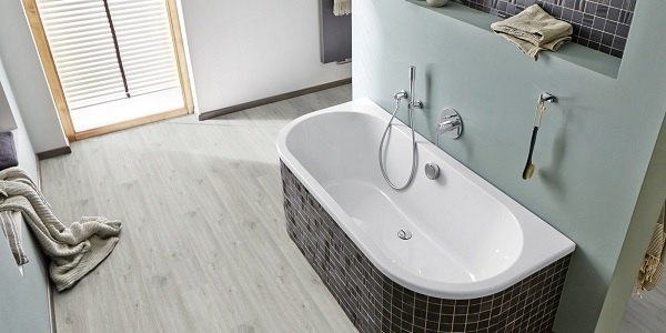 Ist Vinylboden fürs Bad geeignet? Unsere Checkliste gibt Antworten! - Vinylboden im Badezimmer? So gelingt es! | Checkliste