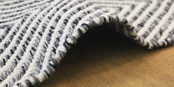 Wollteppich richtig reinigen: Was hilft? Was schadet? - Wollteppich richtig reinigen | Tipps, Hausmittel &amp; Pflege