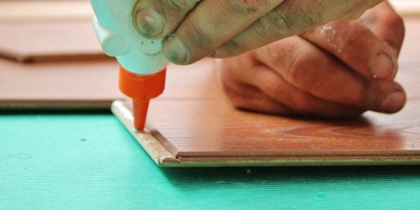 Laminat kleben: Wann geht es – und wann nicht?  - Laminat kleben: Wann geht es? Wann nicht? | Verlegetipps