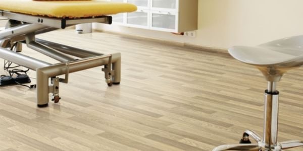 Bodenbelag in der Arztpraxis: Was spricht für Vinylboden? - Bodenbelag in der Arztpraxis | Was spricht für Vinylboden?