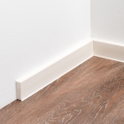 Kunststoff-Sockelleiste kubisch mit Dichtlippe | 40mm hoch | weiß