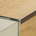 Aluminium-Treppenkantenprofil mit Profilnase | verschraubt | für 2,5mm starke Bodenbeläge | schwarz (RAL9005) | 2,50m