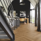 Tarkett iD Naturals 70 - Creek Oak Brown 261048038 | Fischgrät-Optik | Klebe-Vinylboden