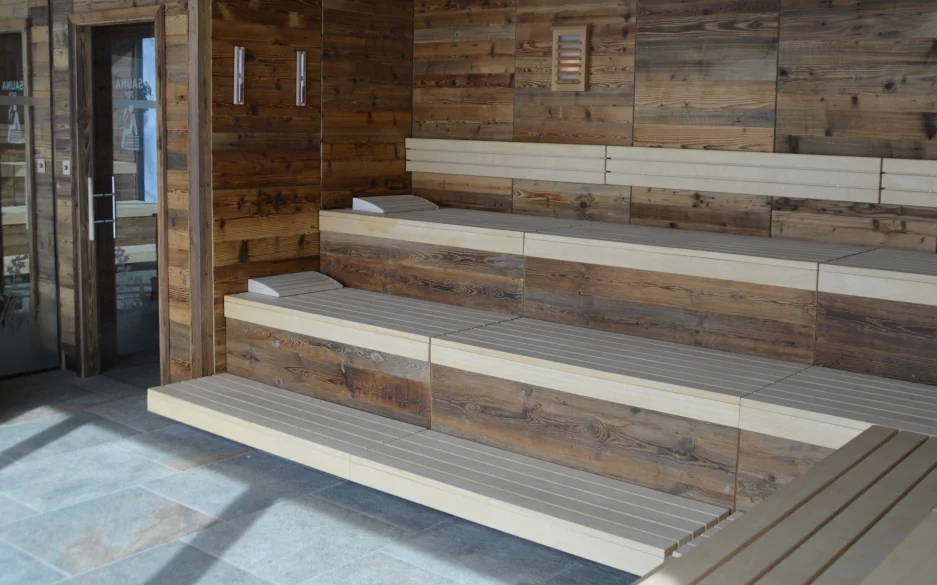 Bodenbelag in moderner Sauna