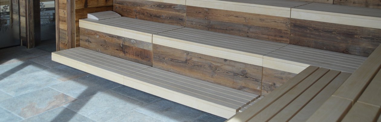 Bodenbelag in moderner Sauna