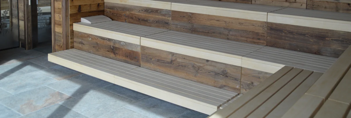 Bodenbelag in moderner Sauna