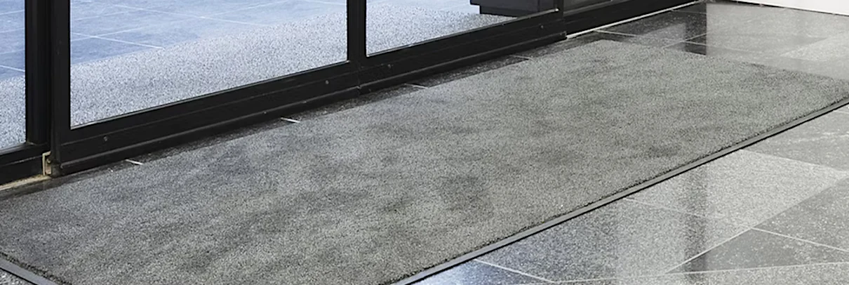 Flur mit Schmutzfangmatte