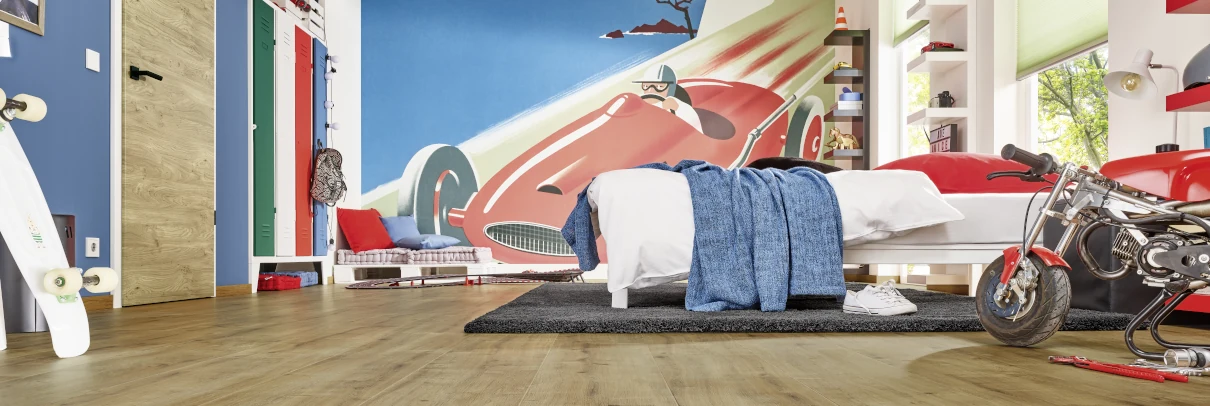 Fußboden in einem Jugendzimmer: Holznachbildung