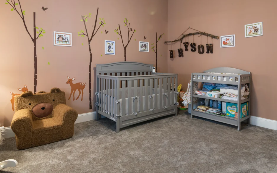 Grauer Teppichboden als Kinderzimmerboden