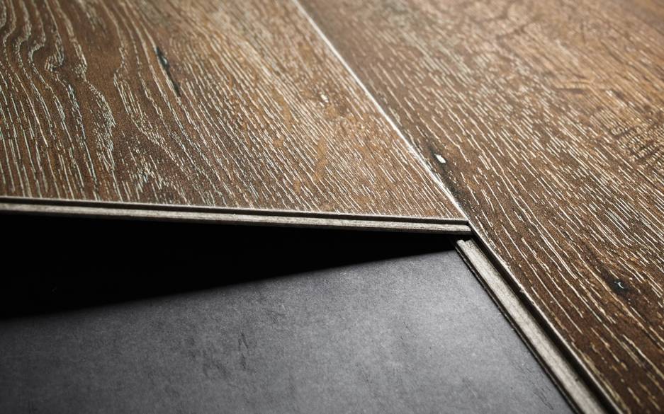 Klick-Laminat beim Verlegen