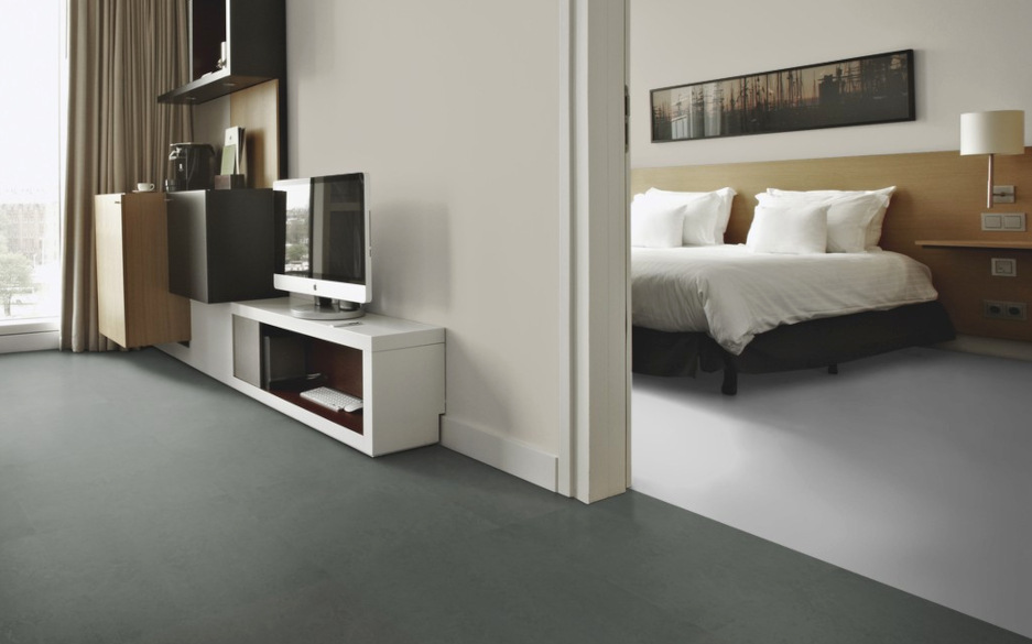 Linoleum in dunkler Steinoptik