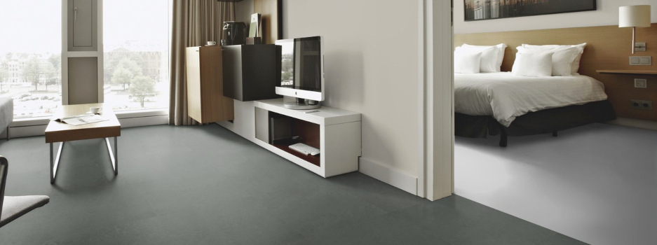 Linoleum in dunkler Steinoptik